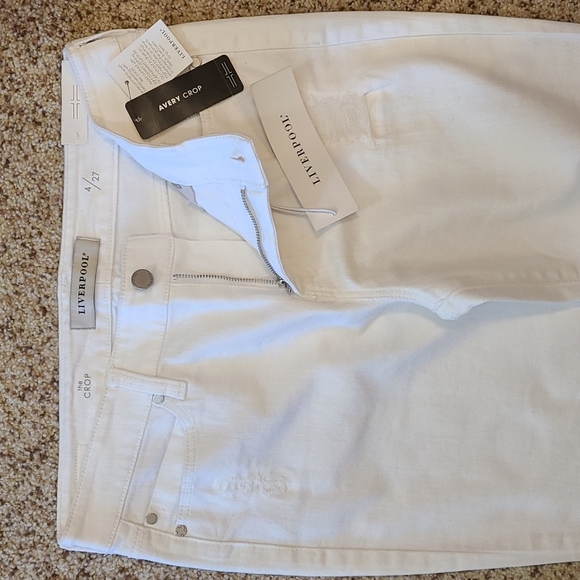 Liverpool Avery Crop in Atrium White with destruction - Picture 8 of 16